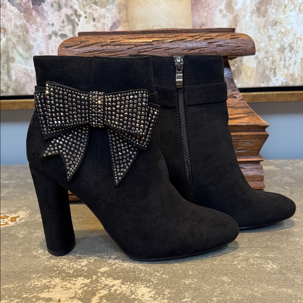 New embellished bow high heeled bootie size 7.5